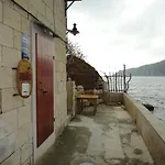 Kod Senke * Komiža