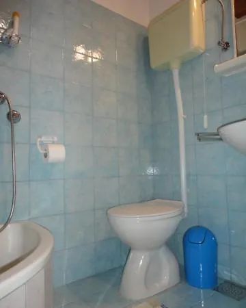 Kod Senke * Komiza