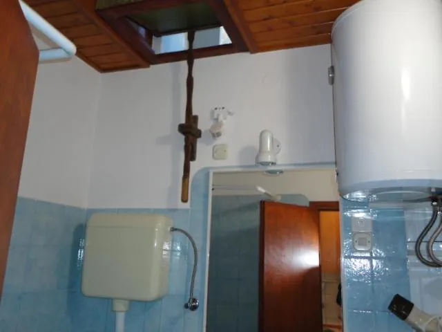 Kod Senke Komiža